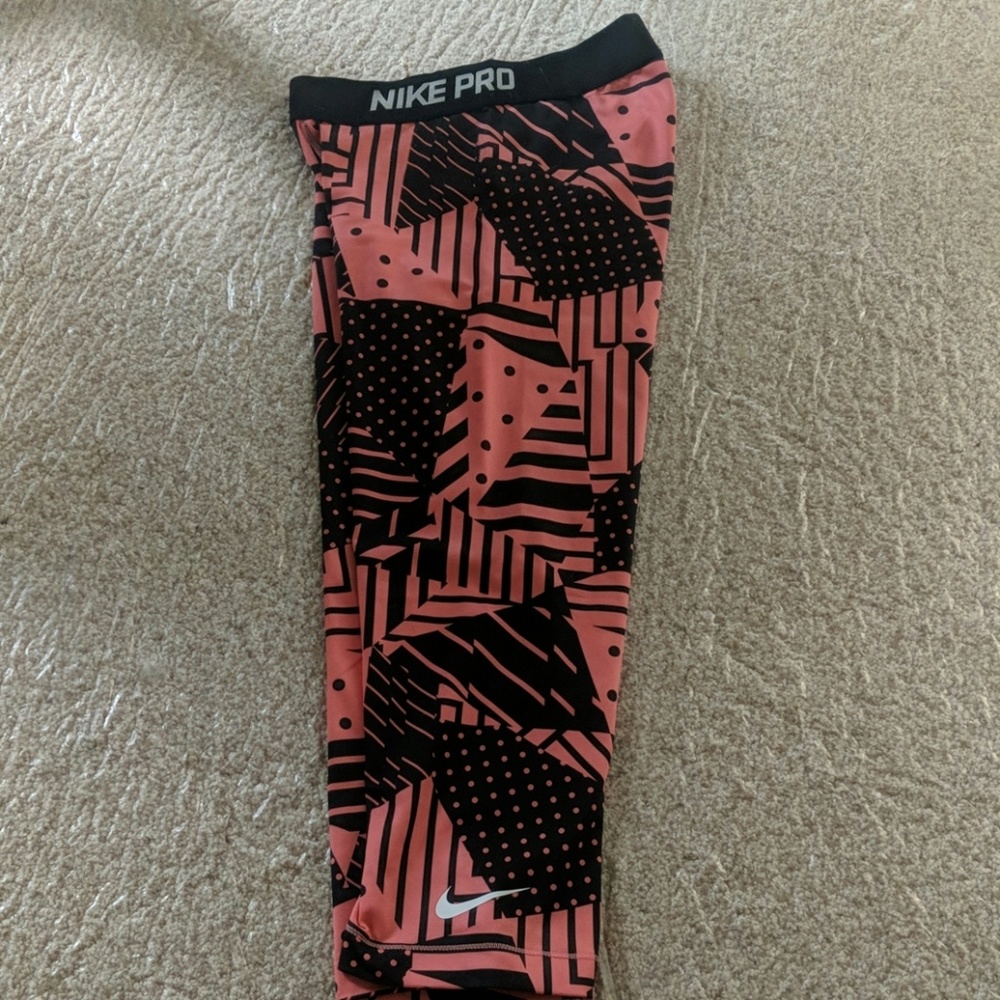 Nike pro capris